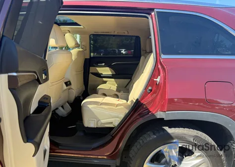 2015 Toyota Highlander Limited z USA, uszkodzony, nr VIN 5TDDKRFH7FS108554